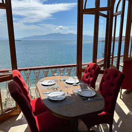 Monte Cristo Skypool Hotel Sarandë