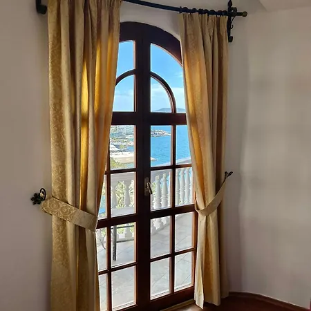 Monte Cristo Skypool Hotel Sarandë